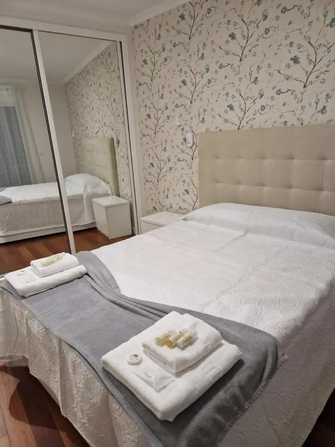 Cristinas 2 Bedroom Apartment Canico  Canico (Madeira)